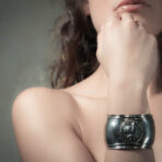 Bracciale in argento con una pietra antica Fenicia. BR 650-AR