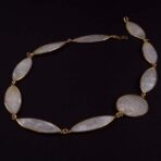 Collier avec jetons en nacre. CO 404-OR – Image 3