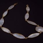 Collier avec jetons en nacre. CO 404-OR