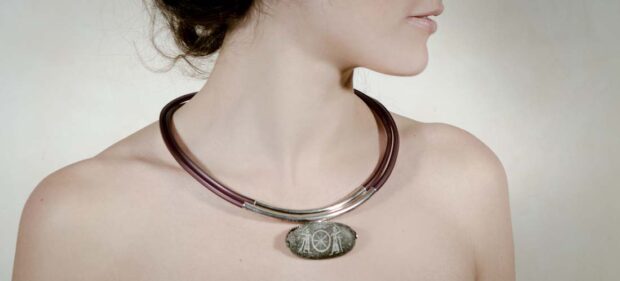 Silver necklace with an antique Assyrian engraved stone. AR 502-AR - Image 3